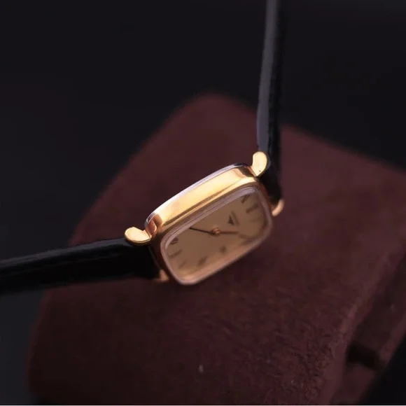 1980s Longines Women’s Dress Watch
Manual-Winding, Gold-Plated
Ref. No. 817-1171 - Picture 6 of 13